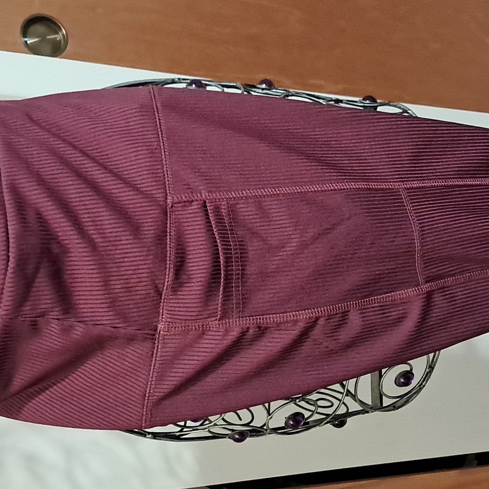 Active USA Ribbed Maroon Leggings - Picture 5 of 8
